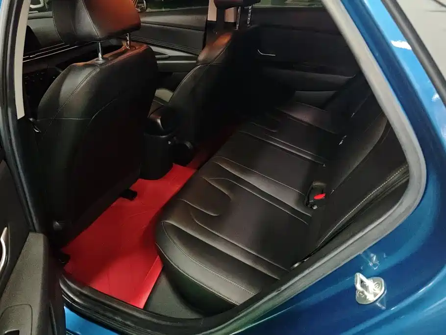 Hyundai Elantra — миниатюра 11