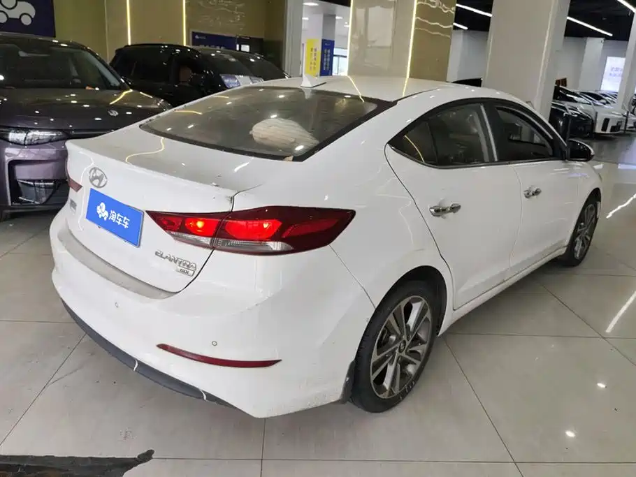 Hyundai Elantra — миниатюра 3