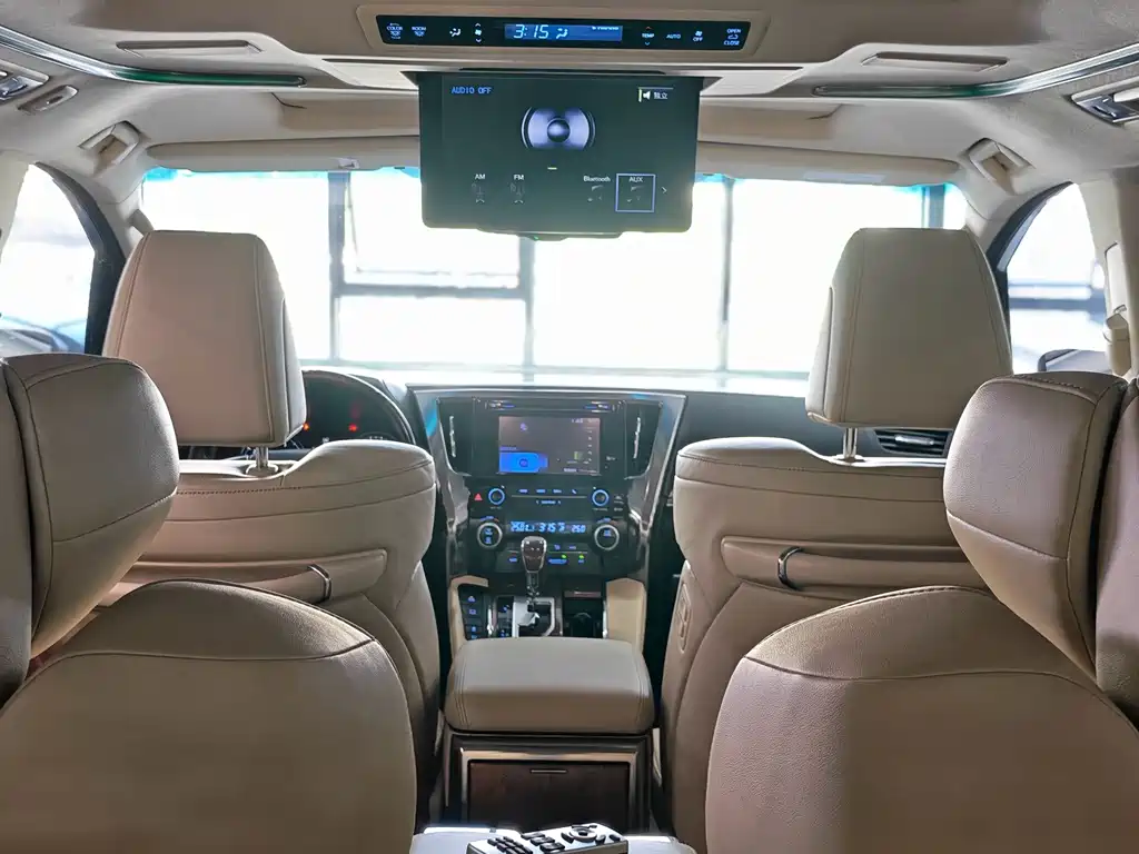 Toyota Alphard — миниатюра 11