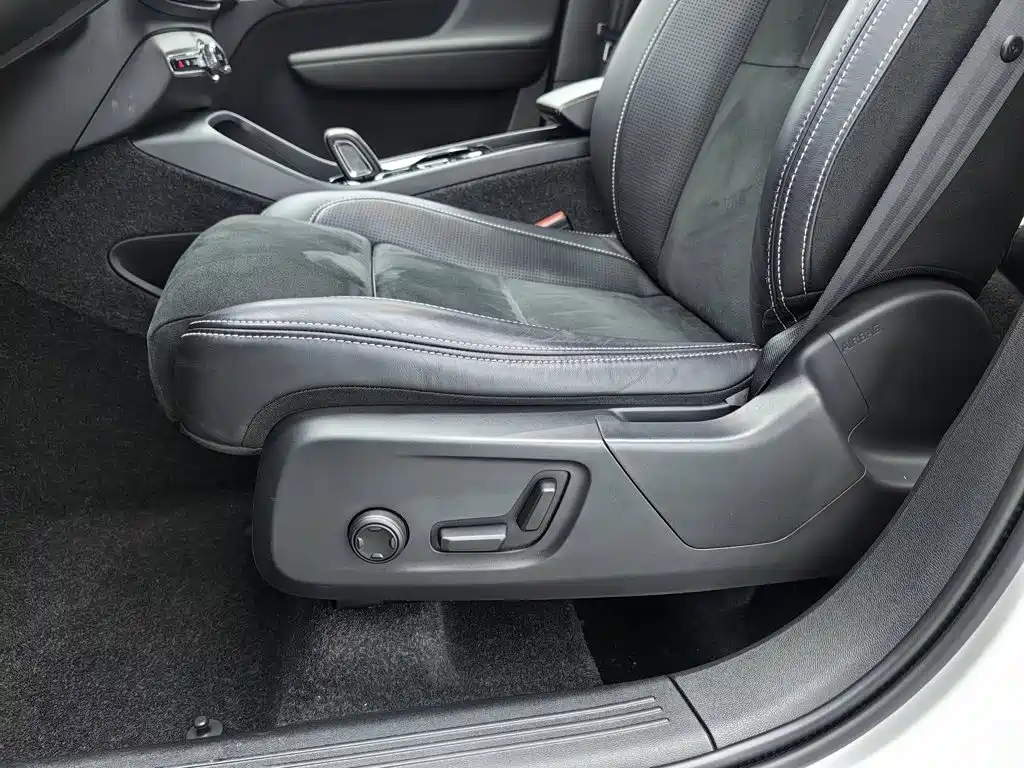 Volvo XC40 — миниатюра 20