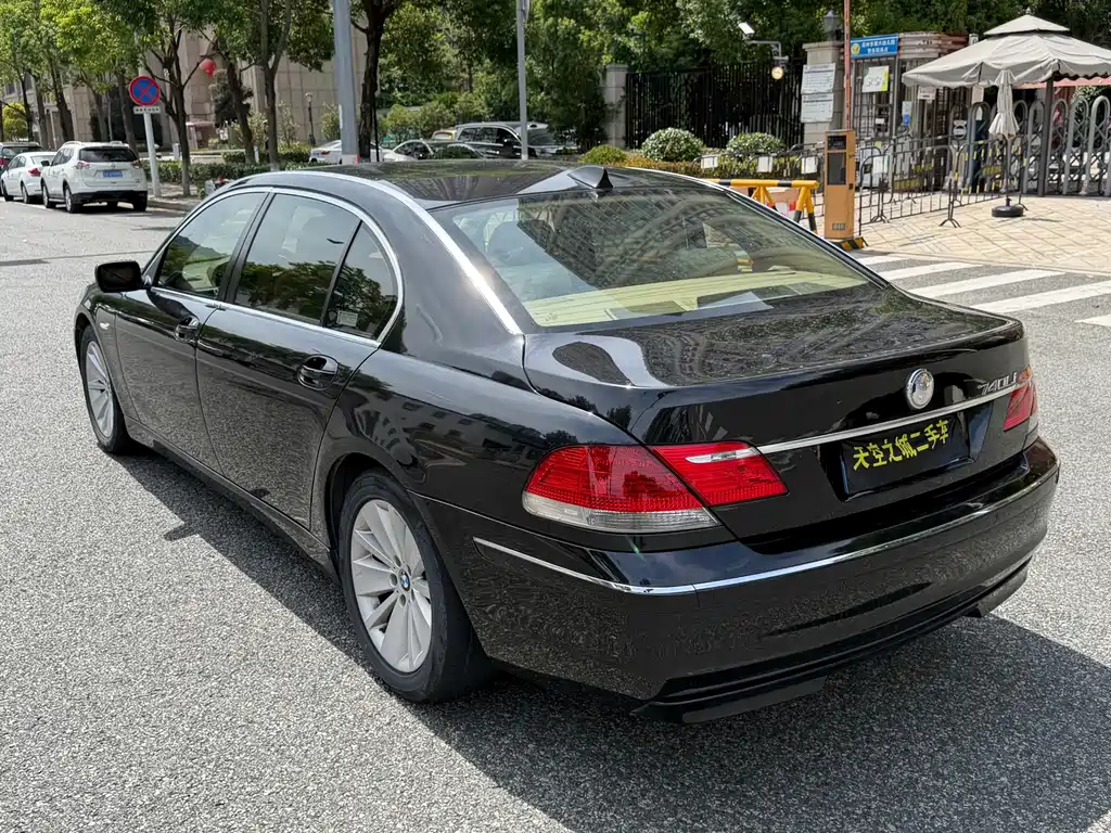 BMW 7 Series — миниатюра 21