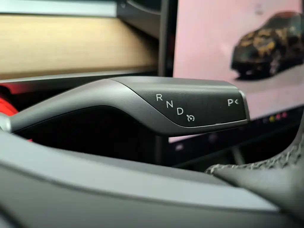 Tesla Model Y — миниатюра 14
