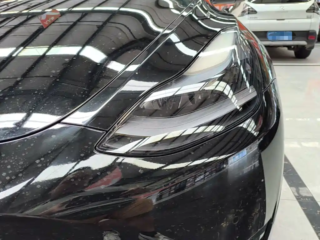 Tesla Model Y — миниатюра 24