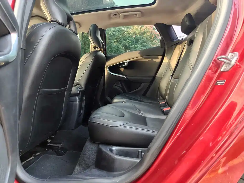 Volvo V40 — миниатюра 5