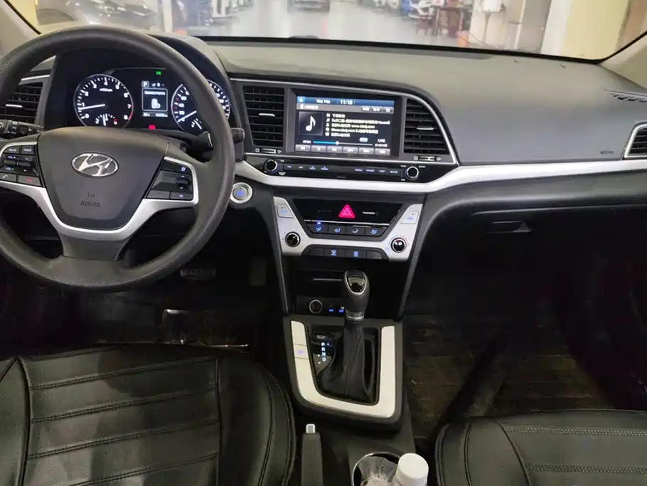 Hyundai Elantra — миниатюра 12
