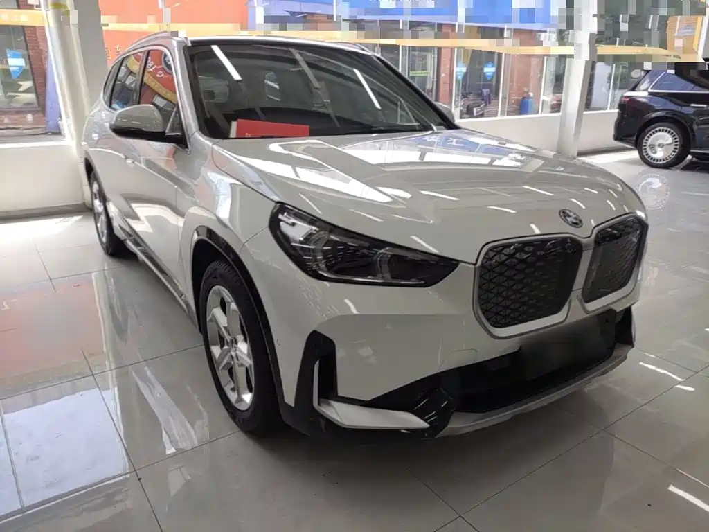 BMW iX1 — миниатюра 4