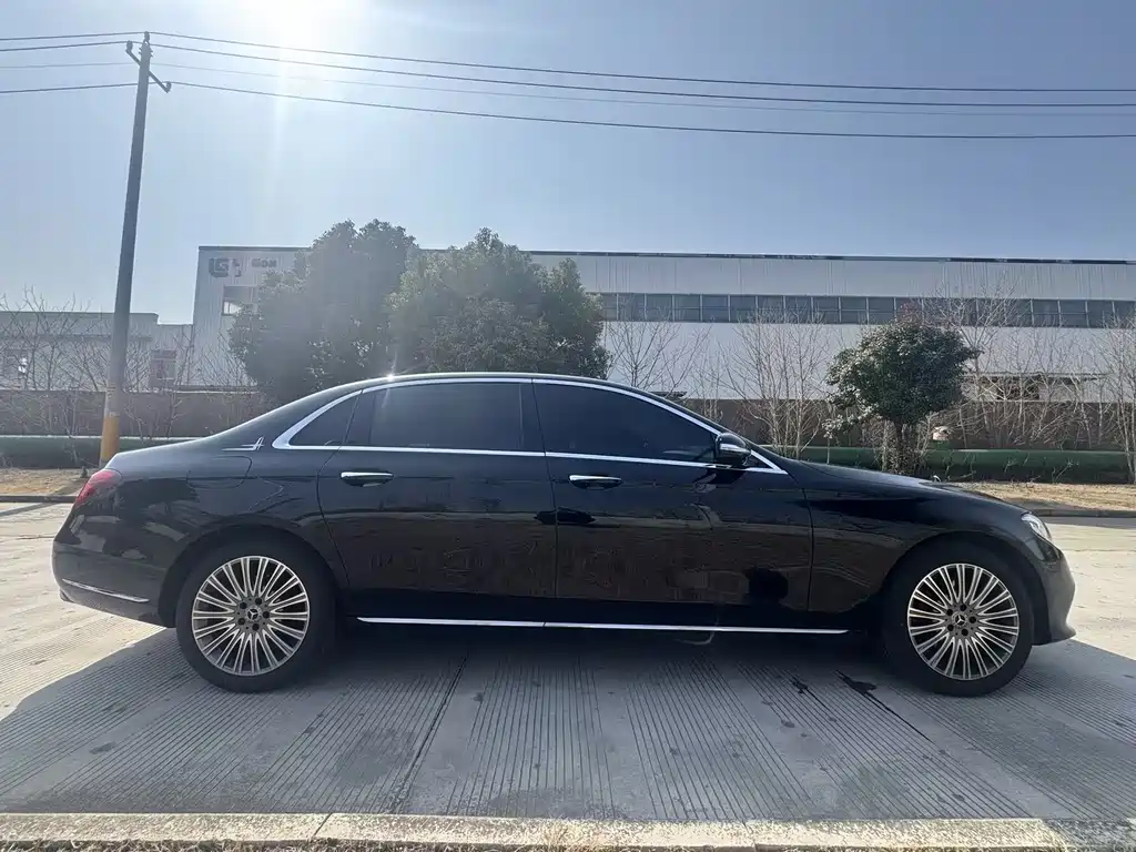 MERCEDES-BENZ E CLASS