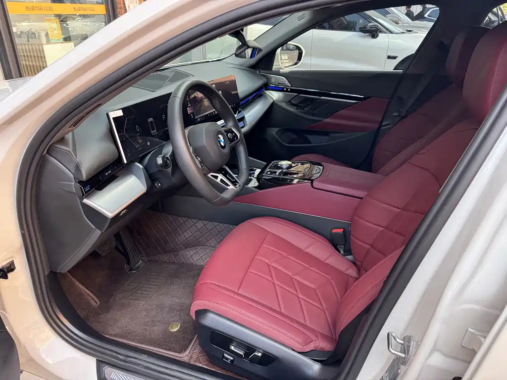 BMW 5 Series — миниатюра 7