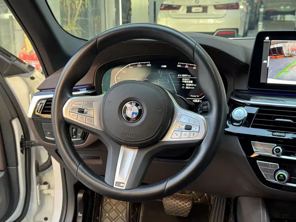 BMW 5 Series — миниатюра 14