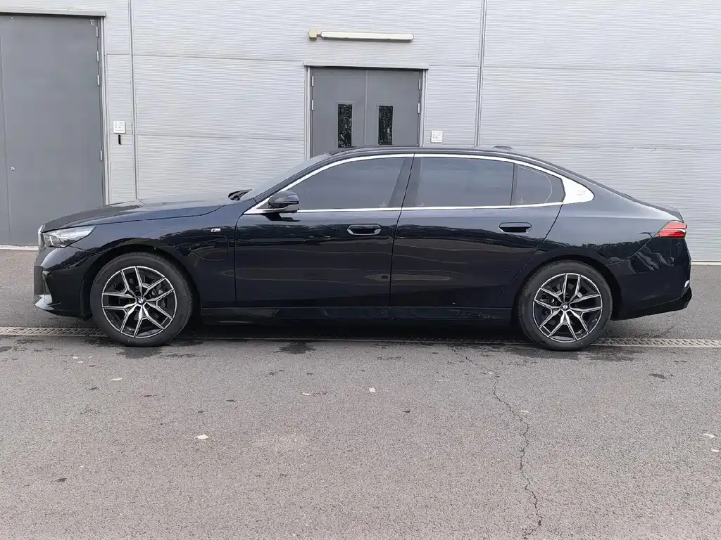 BMW i5 — миниатюра 5