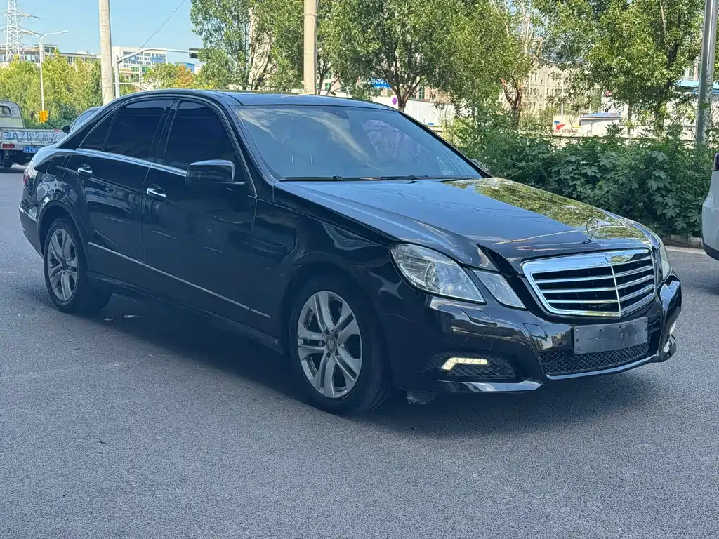 Mercedes-Benz E-Class — миниатюра 3
