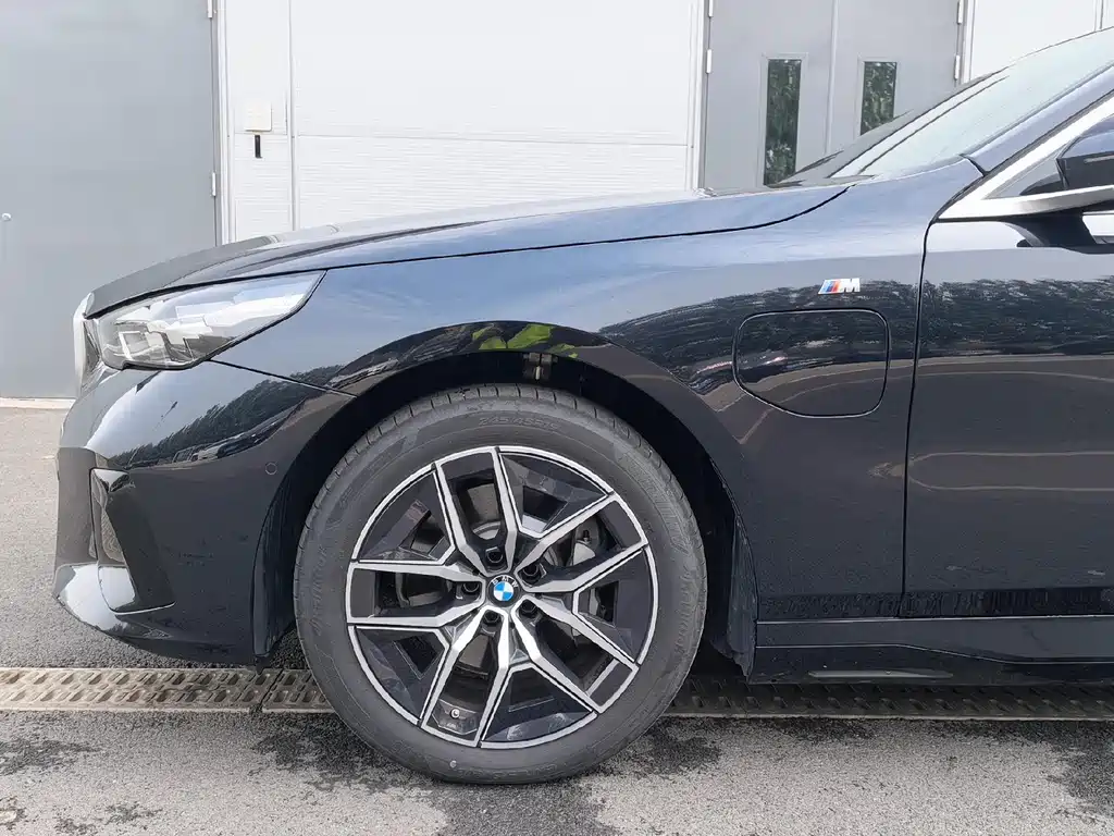 BMW i5 — миниатюра 6