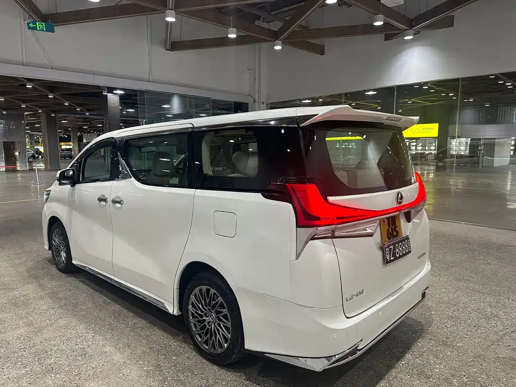 Toyota Alphard — миниатюра 4