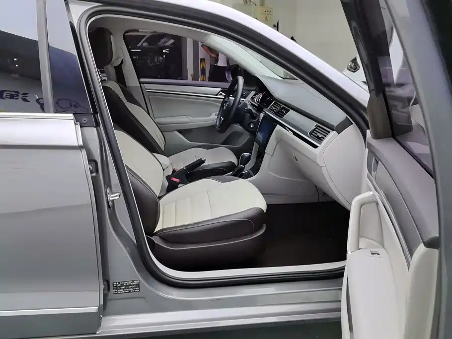 Volkswagen Bora 2016 1.6L AT Comfort