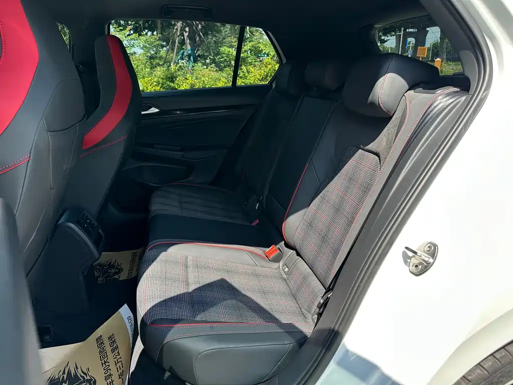 Volkswagen Golf GTI — миниатюра 10