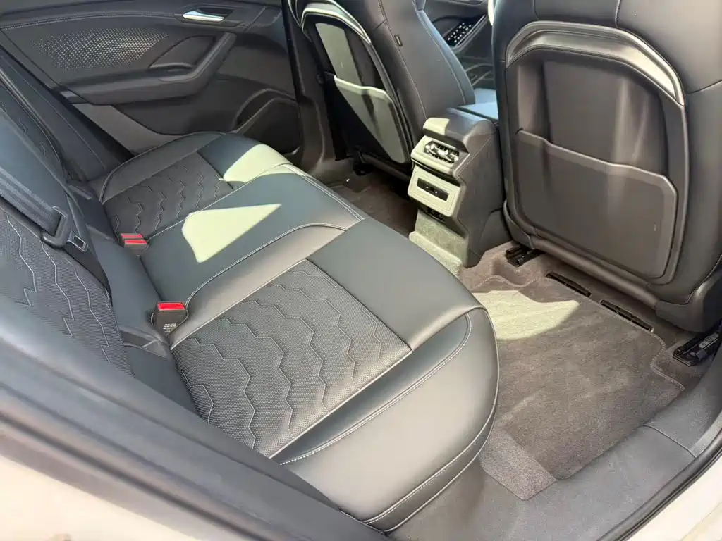 Audi Q6L e-tron — миниатюра 7