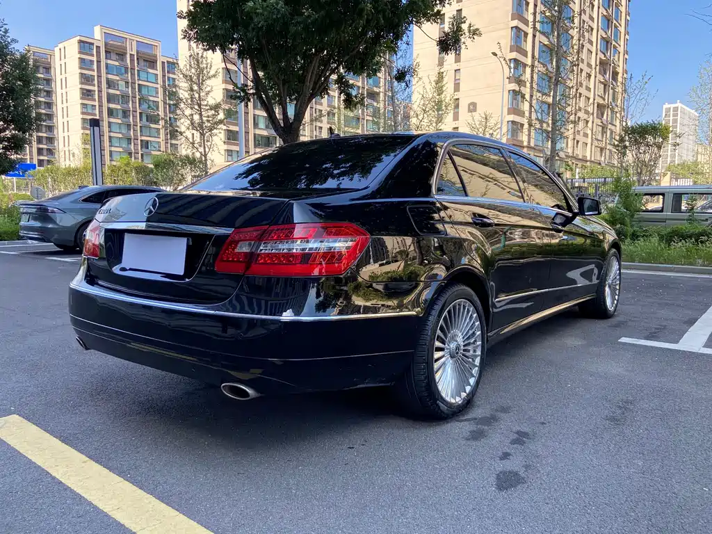 Mercedes-Benz E-Class — миниатюра 5