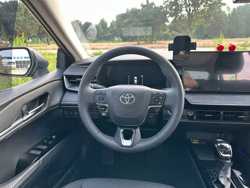 Toyota Camry — миниатюра 20