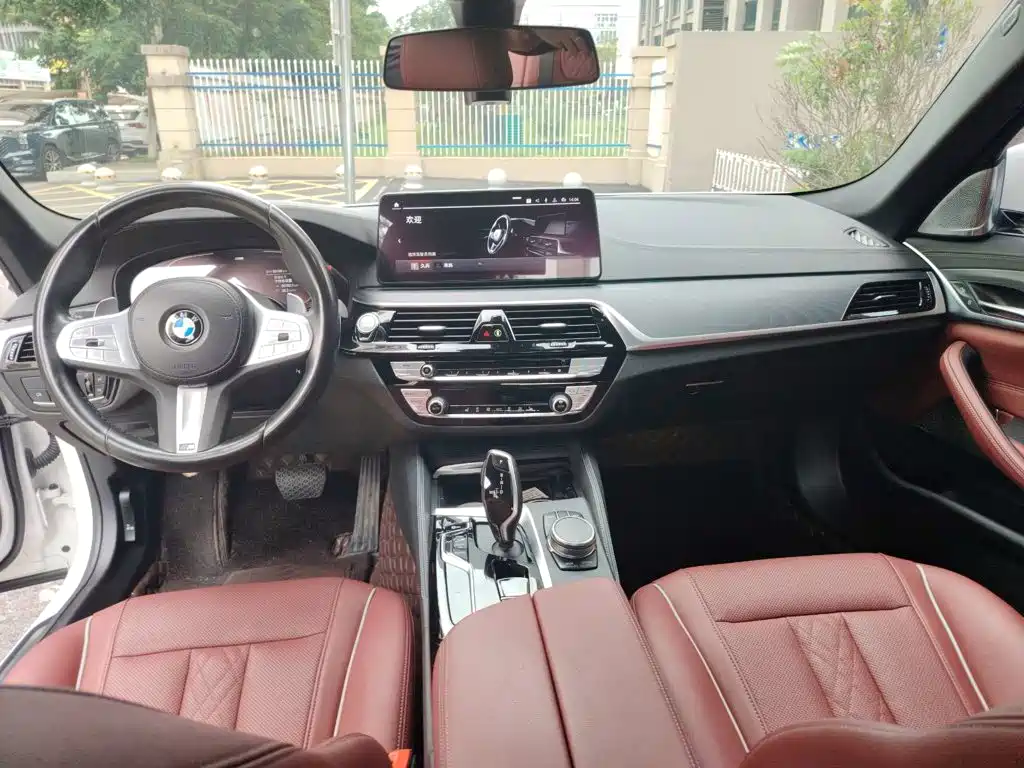 BMW 5 Series — миниатюра 6