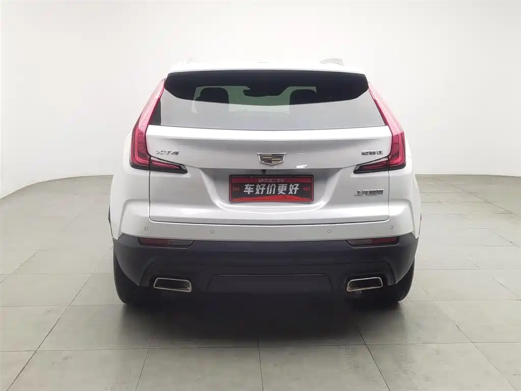 CADILLAC XT4