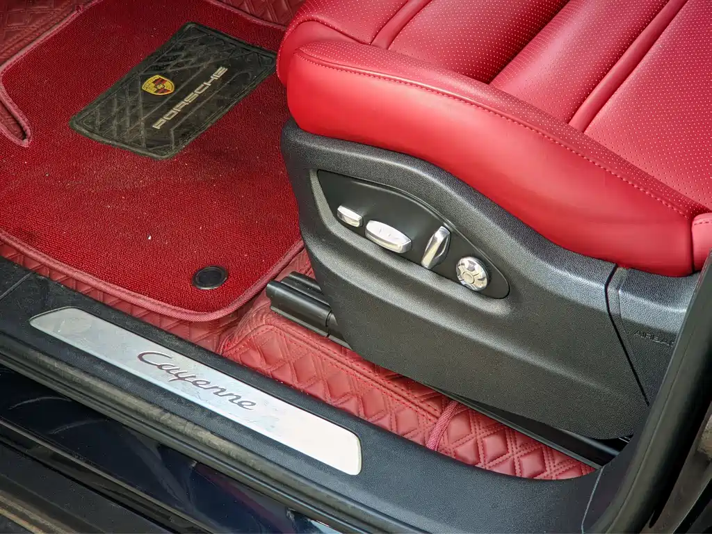 Porsche Cayenne — миниатюра 11
