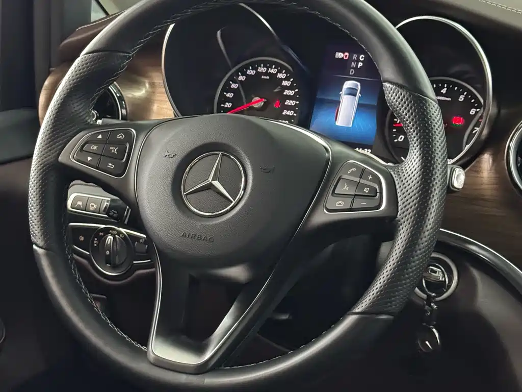 Mercedes-Benz V-Class — миниатюра 7