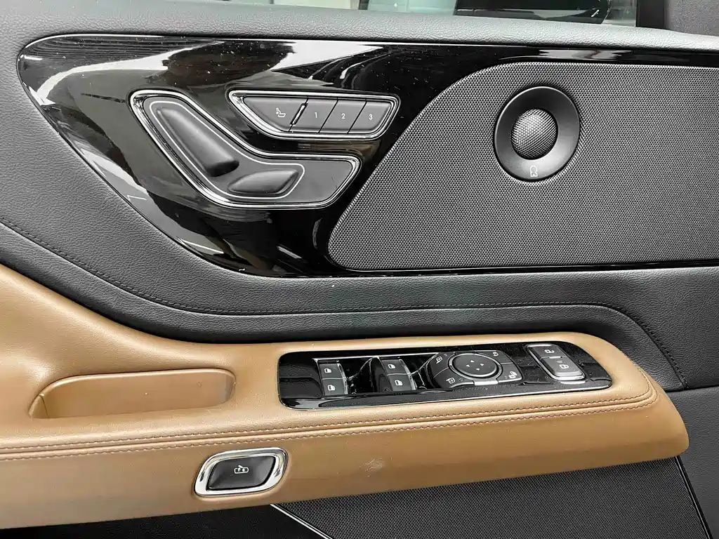 Lincoln Aviator 2023 3.0T V6 мест
