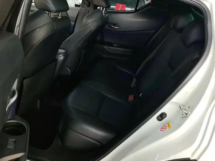 Toyota C-HR — миниатюра 11