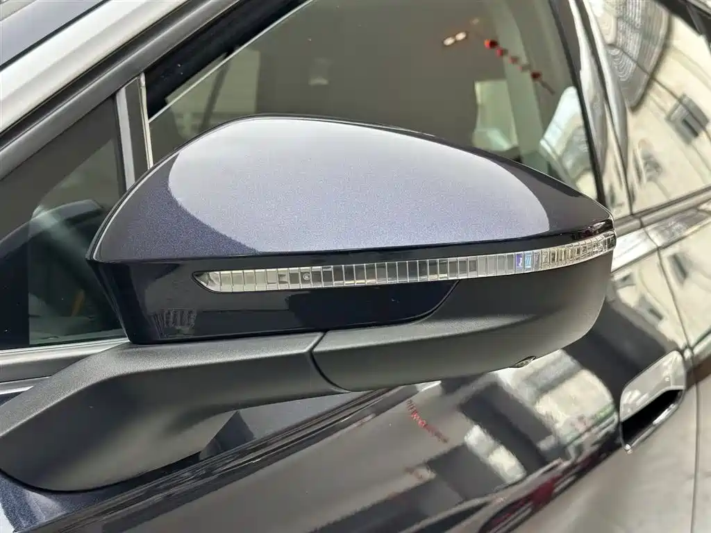 VOLKSWAGEN ID.6 CROZZ