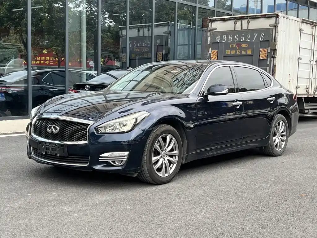 Infiniti Q70 2017