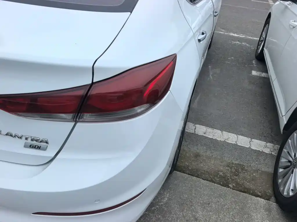 Hyundai Elantra — миниатюра 8