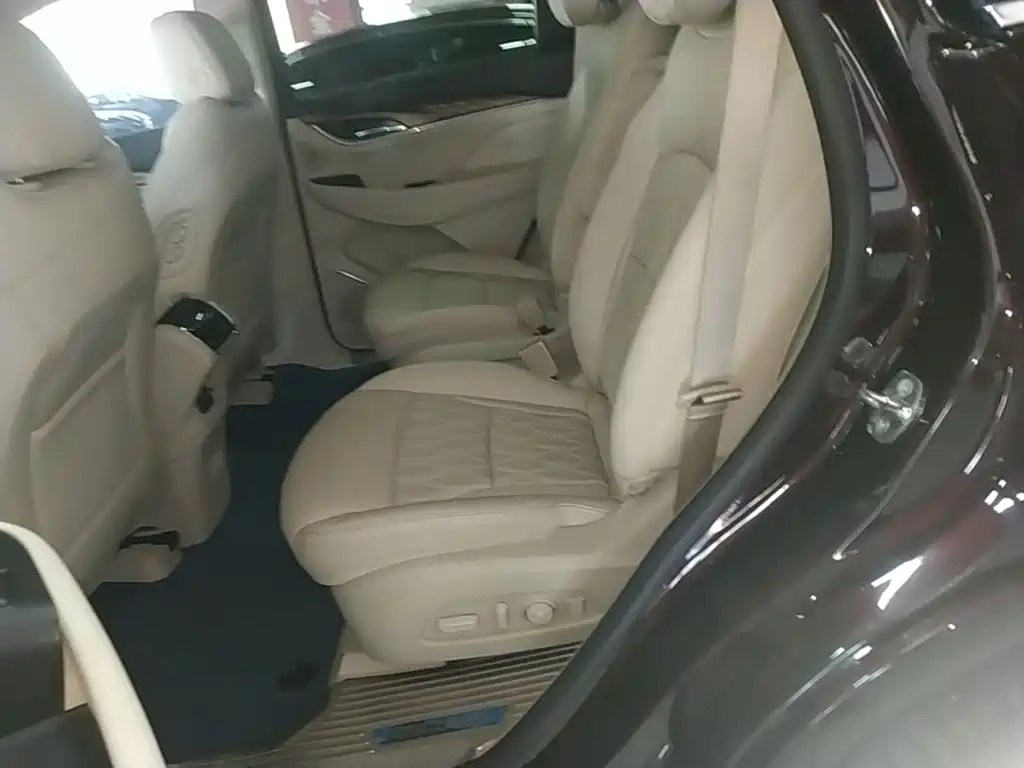 Buick Enclave — миниатюра 17