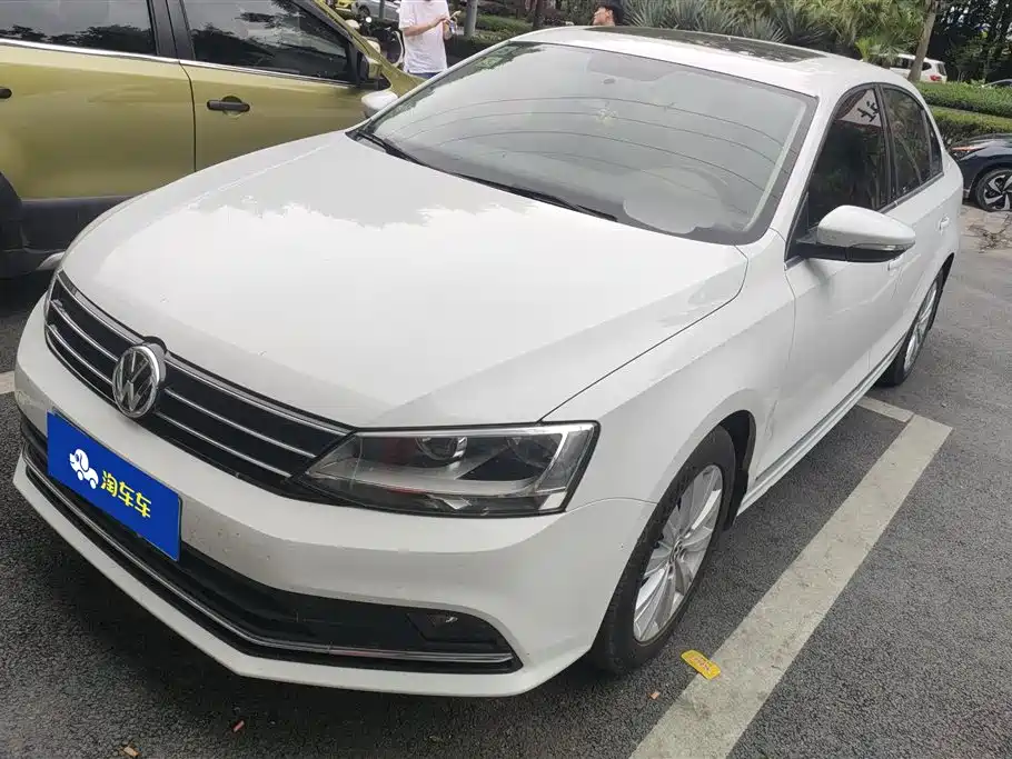 Volkswagen Sagitar 2015