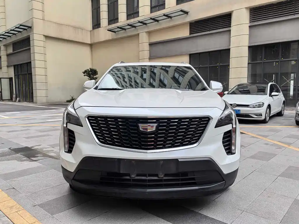 CADILLAC XT4
