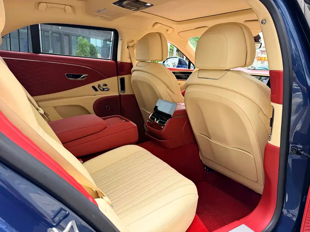 Bentley Flying Spur — миниатюра 11