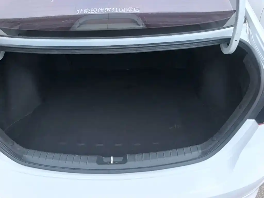Hyundai Elantra — миниатюра 19
