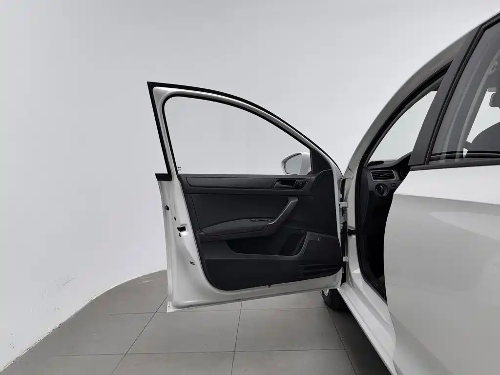 Skoda Rapid Spaceback — миниатюра 8