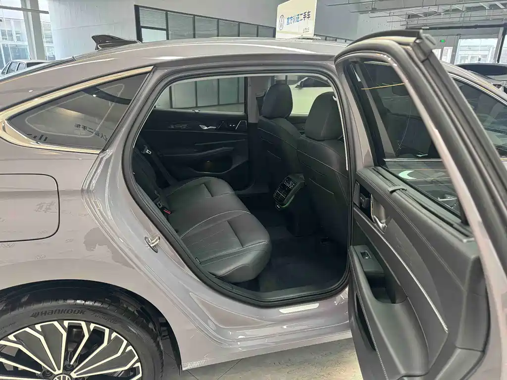 Volkswagen Passat 2025 Pro 380TSI