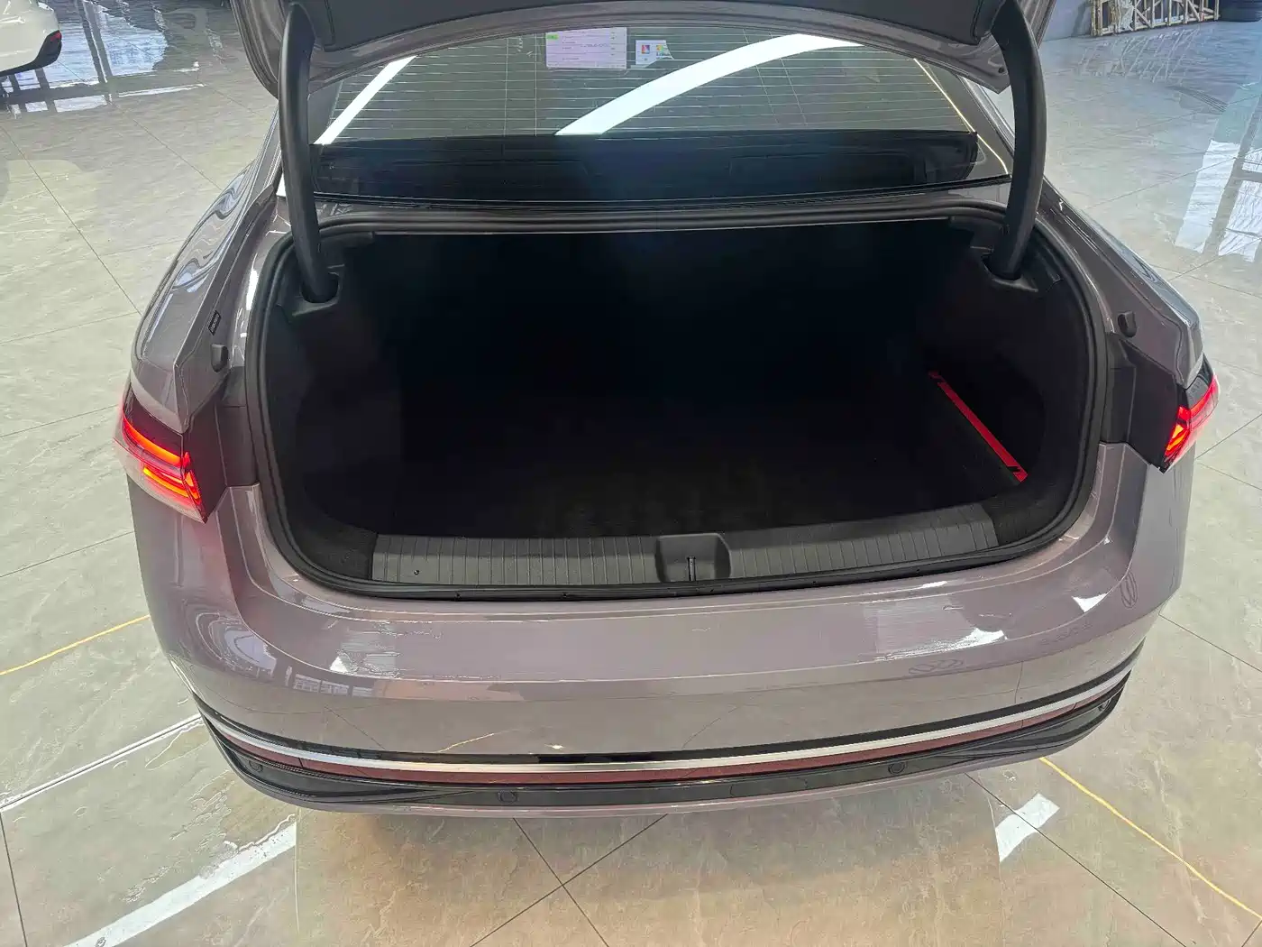 Volkswagen Passat id 4583724 из Китая 11