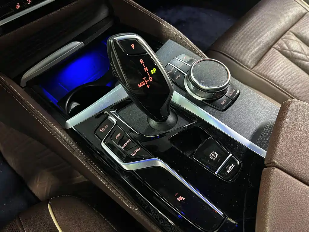 BMW 5 Series — миниатюра 14