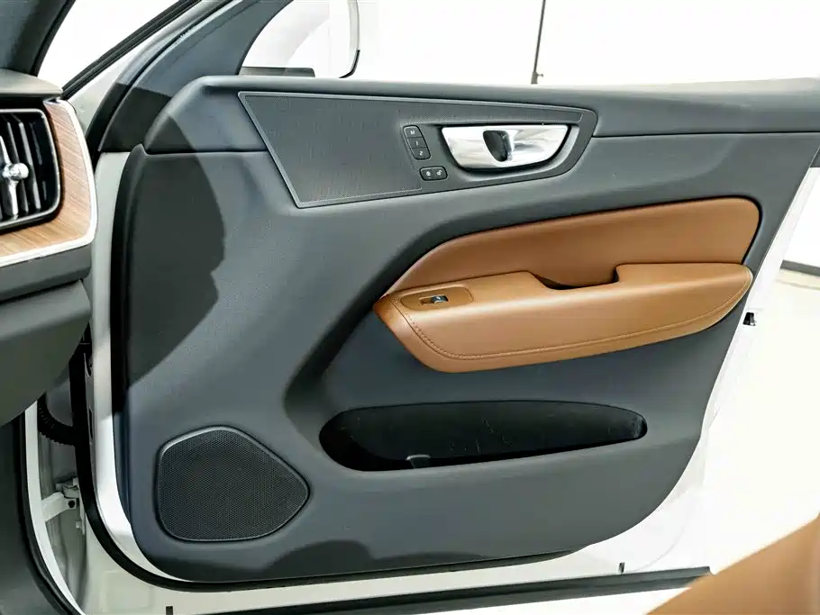 Volvo XC60 — миниатюра 15