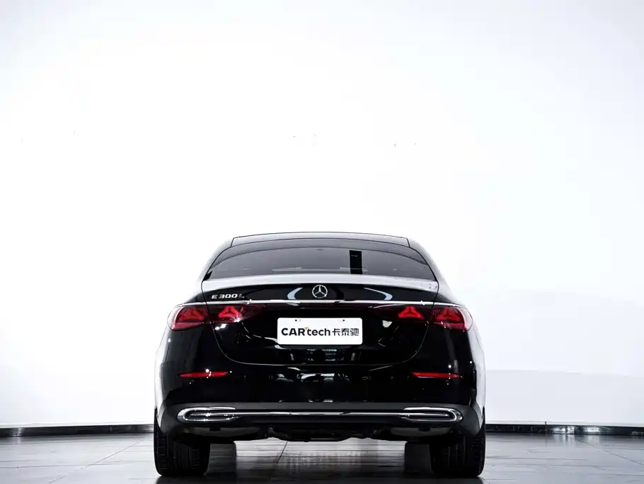 Mercedes-Benz E-Class — миниатюра 7
