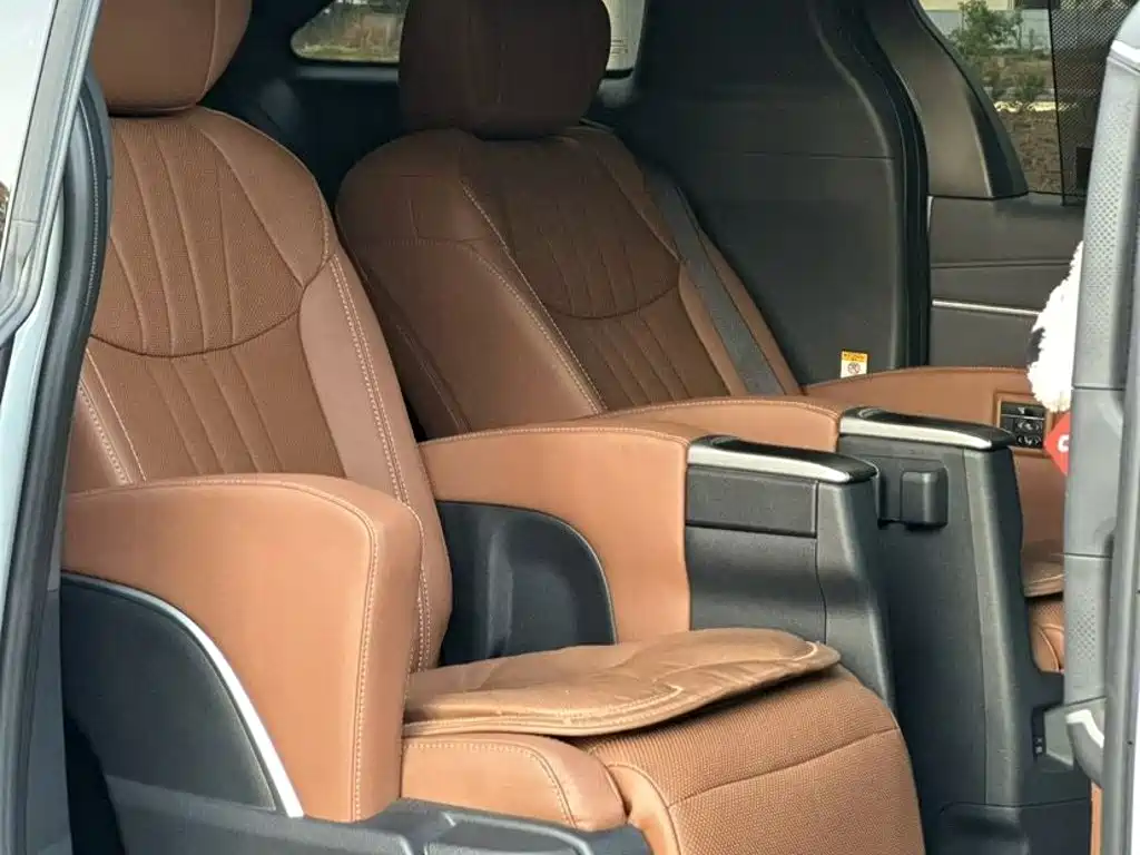 Toyota Sienna — миниатюра 8