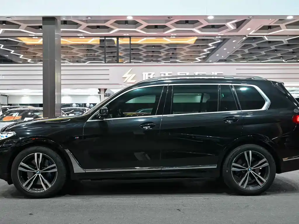 BMW X7 xDrive40i Premium Type M Sport Package, фото 3