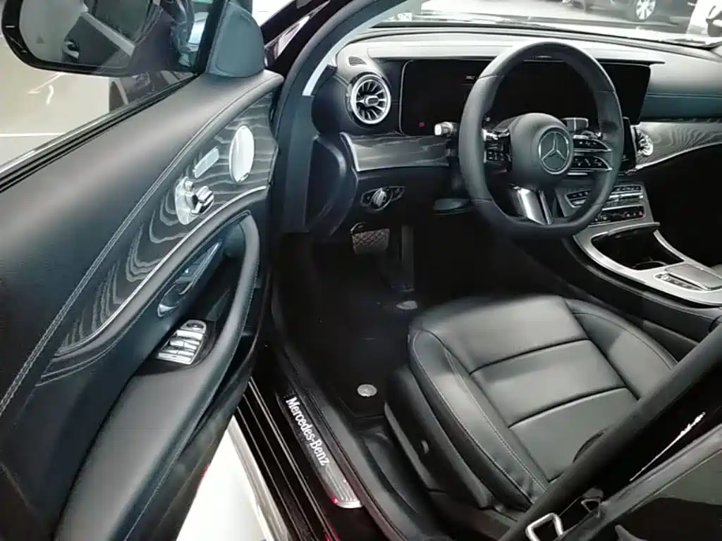 Mercedes-Benz E-Class — миниатюра 16