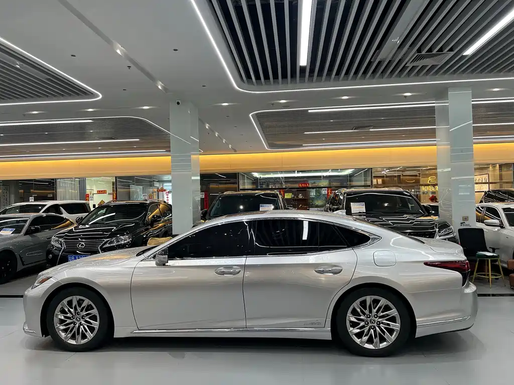 Lexus LS 2021 500h Luxury