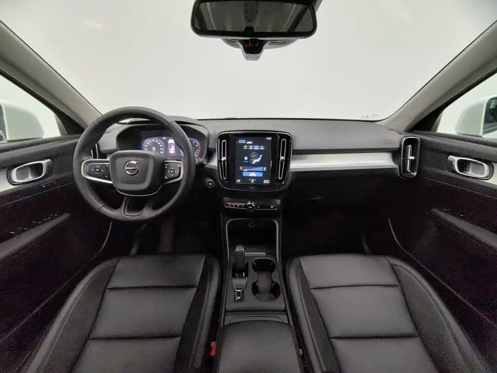 Volvo XC40 — миниатюра 5