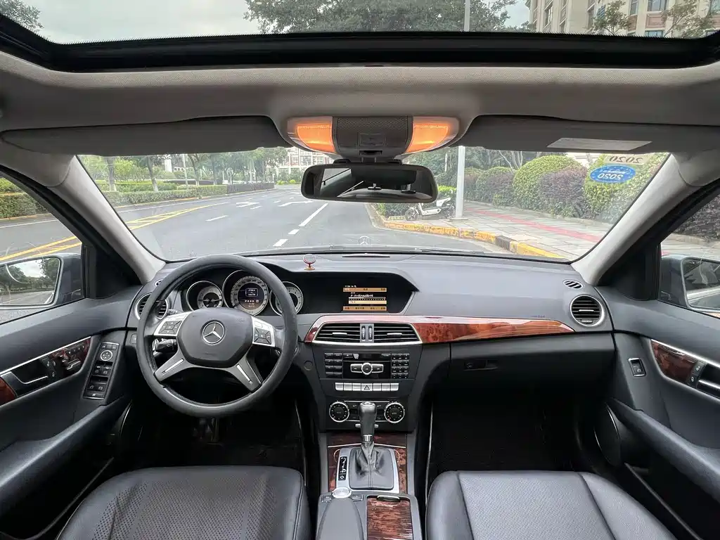 Mercedes-Benz C-Class — миниатюра 8