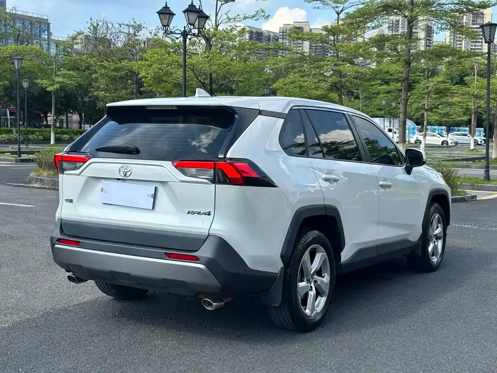 Toyota RAV4 — миниатюра 15