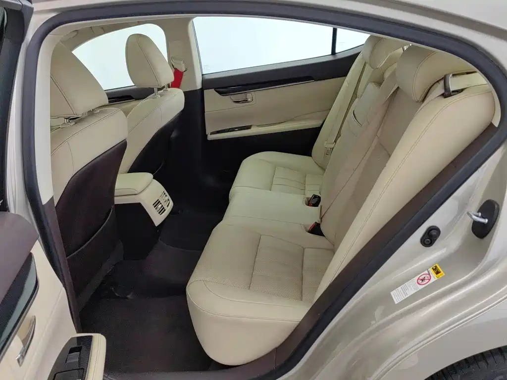 Lexus ES — миниатюра 15